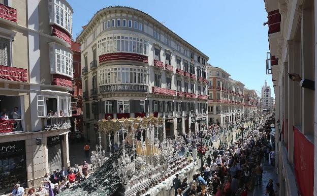 El nuevo recorrido recorre la calle Larios en sentido sur. 