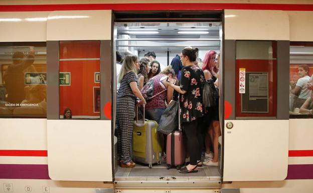 Renfe implanta una tarjeta sin contacto en los Cercanías de Málaga para los títulos multiviajes