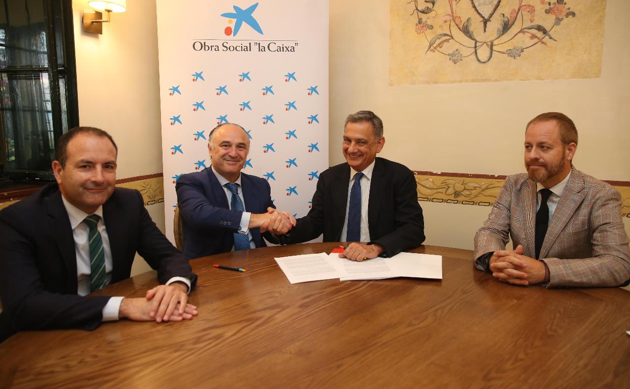 Manuel Castillo, Juan Ignacio Zafra, José Luis Romero y Juan Carlos Barroso, en la firma del acuerdo