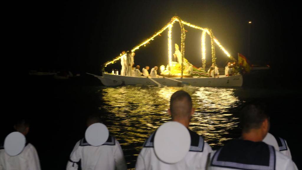 Imagen nocturna de la procesión en Rincón de la Victoria