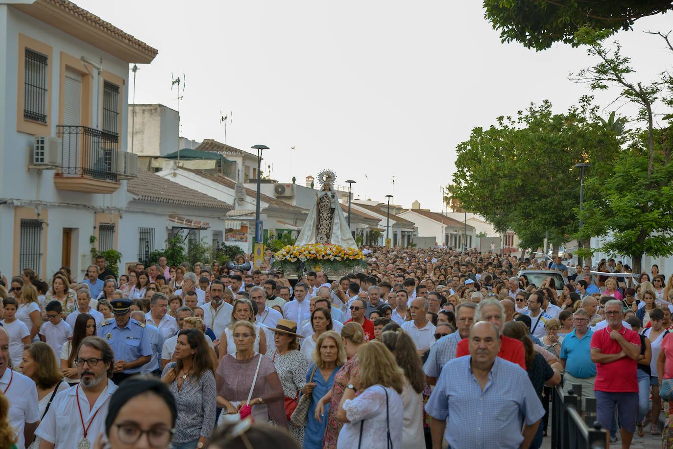 Marbella inicia los festejos del día de la Virgen del Carmen con un multitudinario Rosario de la Aurora