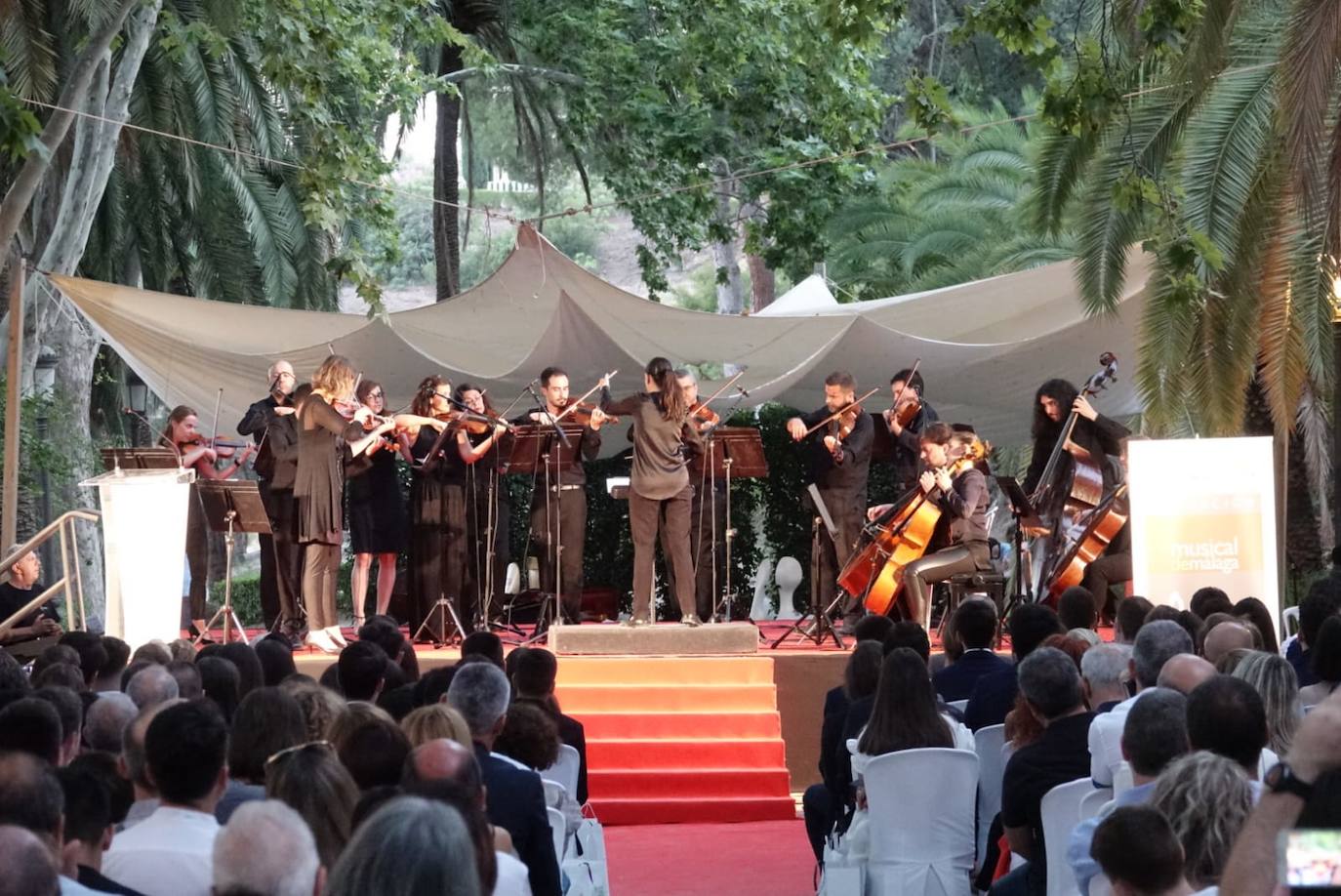 La Sociedad Filarmónica Nuestra Señora de la Oliva de Salteras durante un concierto en la gala de entrega de los XI Premios Educación Ciudad de Málaga.