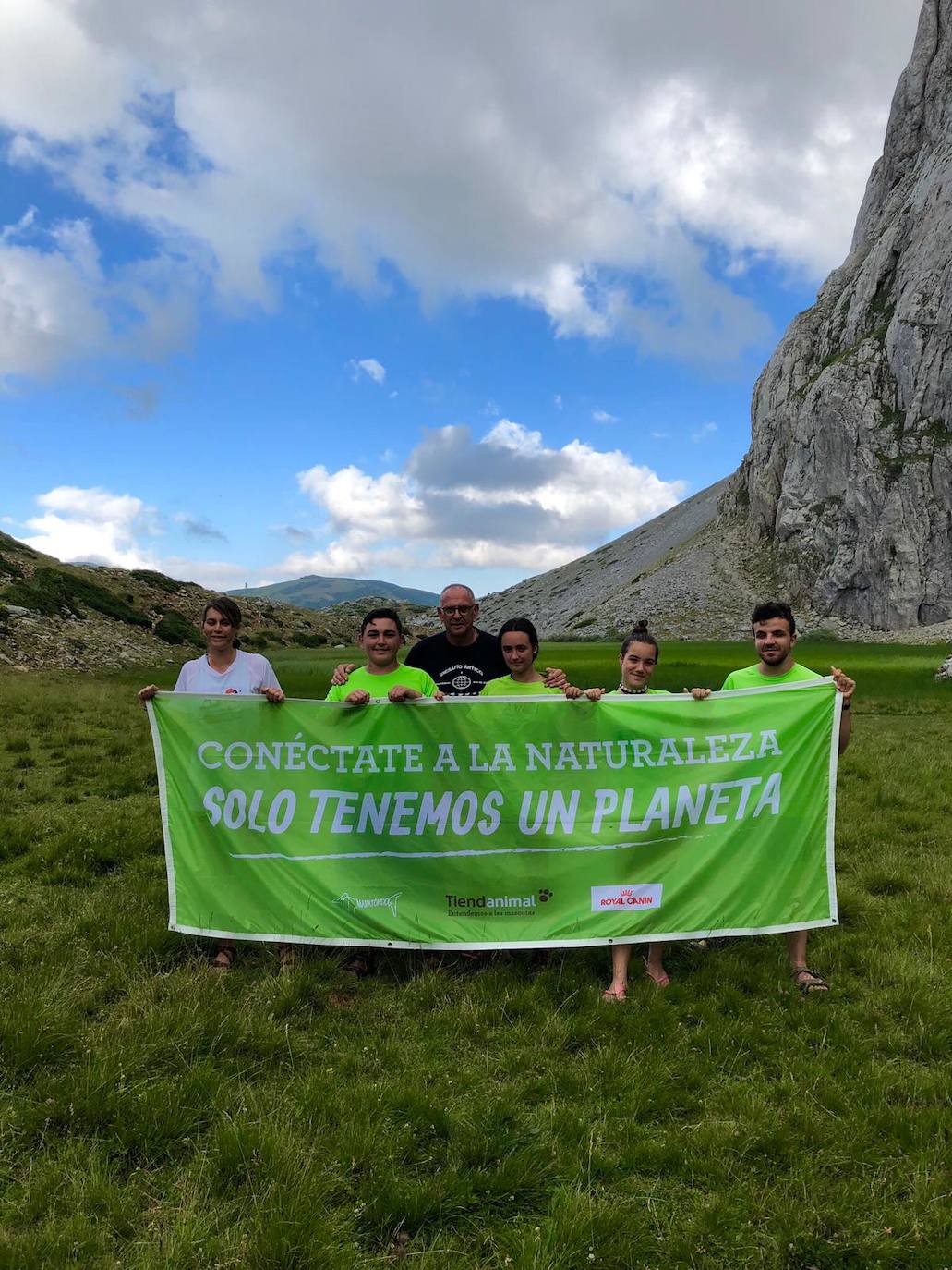 Cinco jóvenes malagueños que han superado el cáncer concluyen la 'Primera Aventura Trashumante entre Lobos y Mastines'