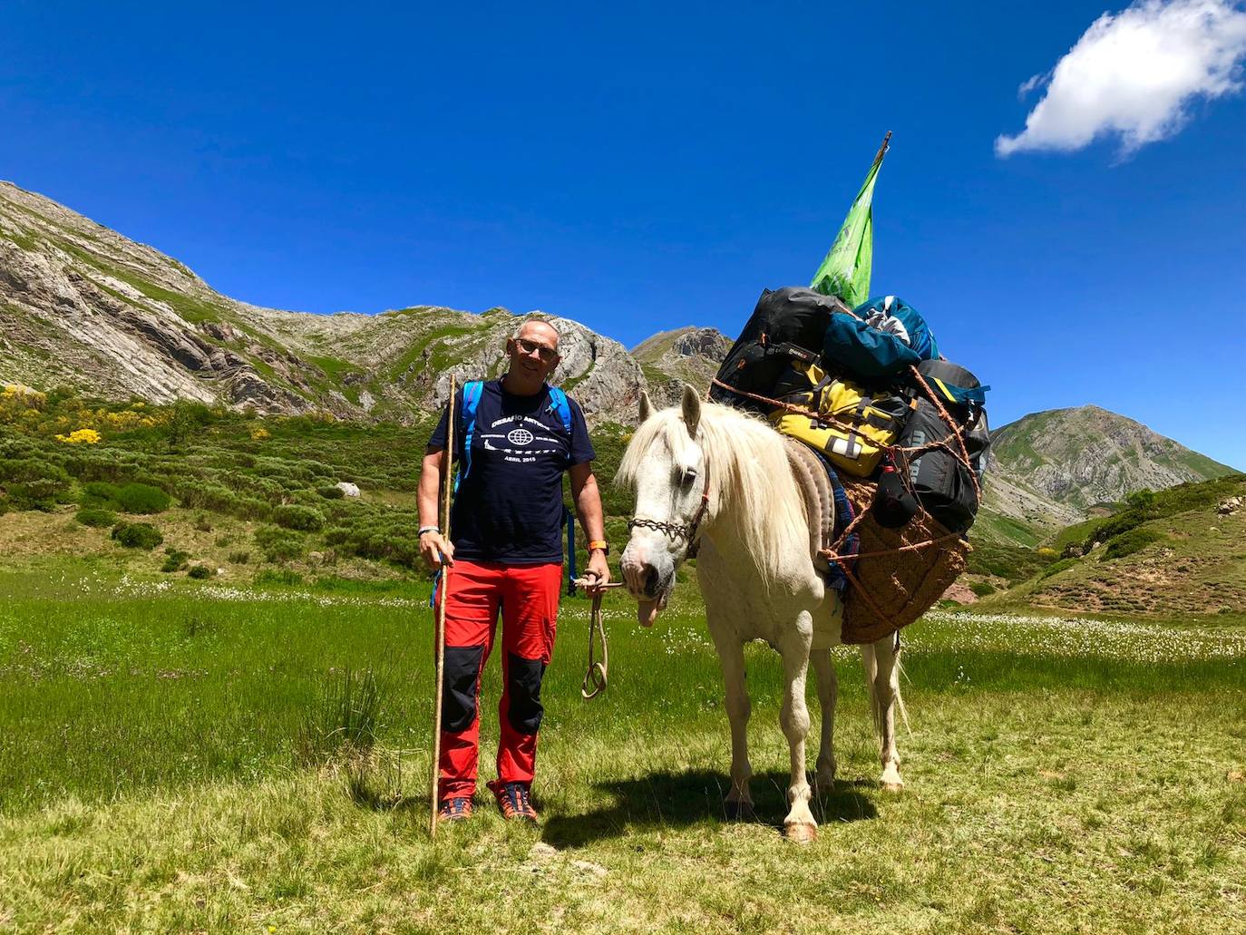 Cinco jóvenes malagueños que han superado el cáncer concluyen la 'Primera Aventura Trashumante entre Lobos y Mastines'