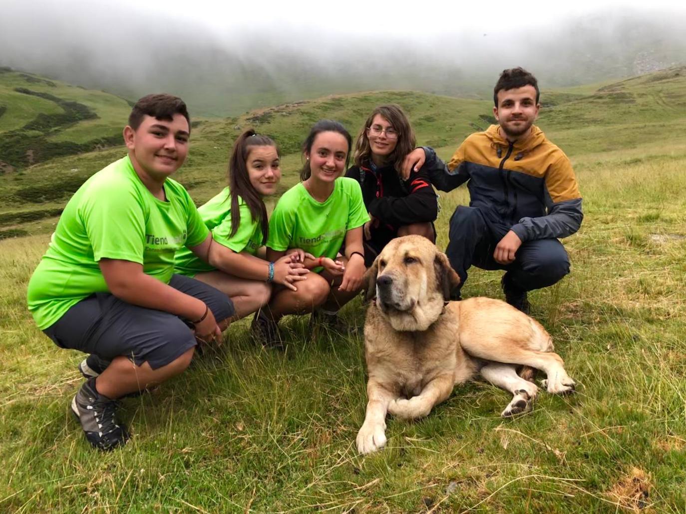 Cinco jóvenes malagueños que han superado el cáncer concluyen la 'Primera Aventura Trashumante entre Lobos y Mastines'