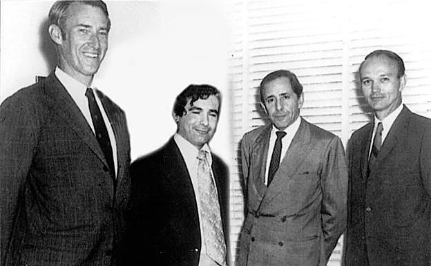Chollinor, Cristóbal Toral, Jaime Argüelles y Michael Collins. Junto a estas líneas, dedicatoria de Collins a Toral.