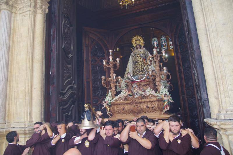 La devoción marinera marca un año más este mes de julio en la provincia de Málaga con una treintena de procesiones repartidas especialmente por las localidades costeras.