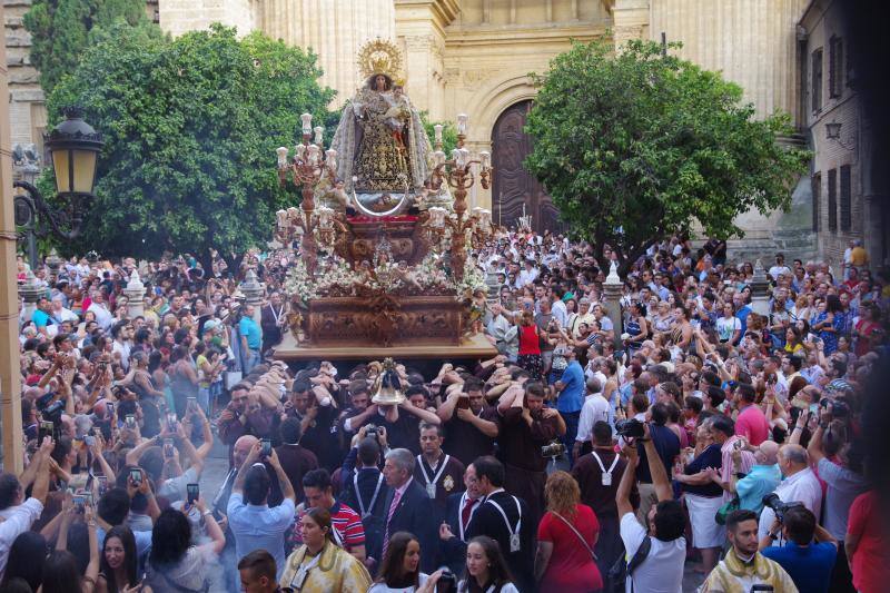 La devoción marinera marca un año más este mes de julio en la provincia de Málaga con una treintena de procesiones repartidas especialmente por las localidades costeras.