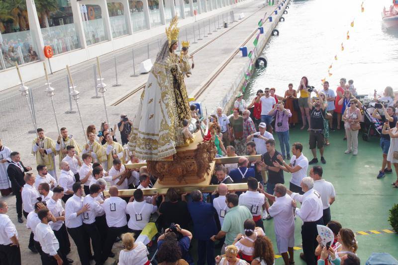 Traslado de la Virgen del Carmen desde su iglesia hasta el puerto de Málaga (domingo 21)