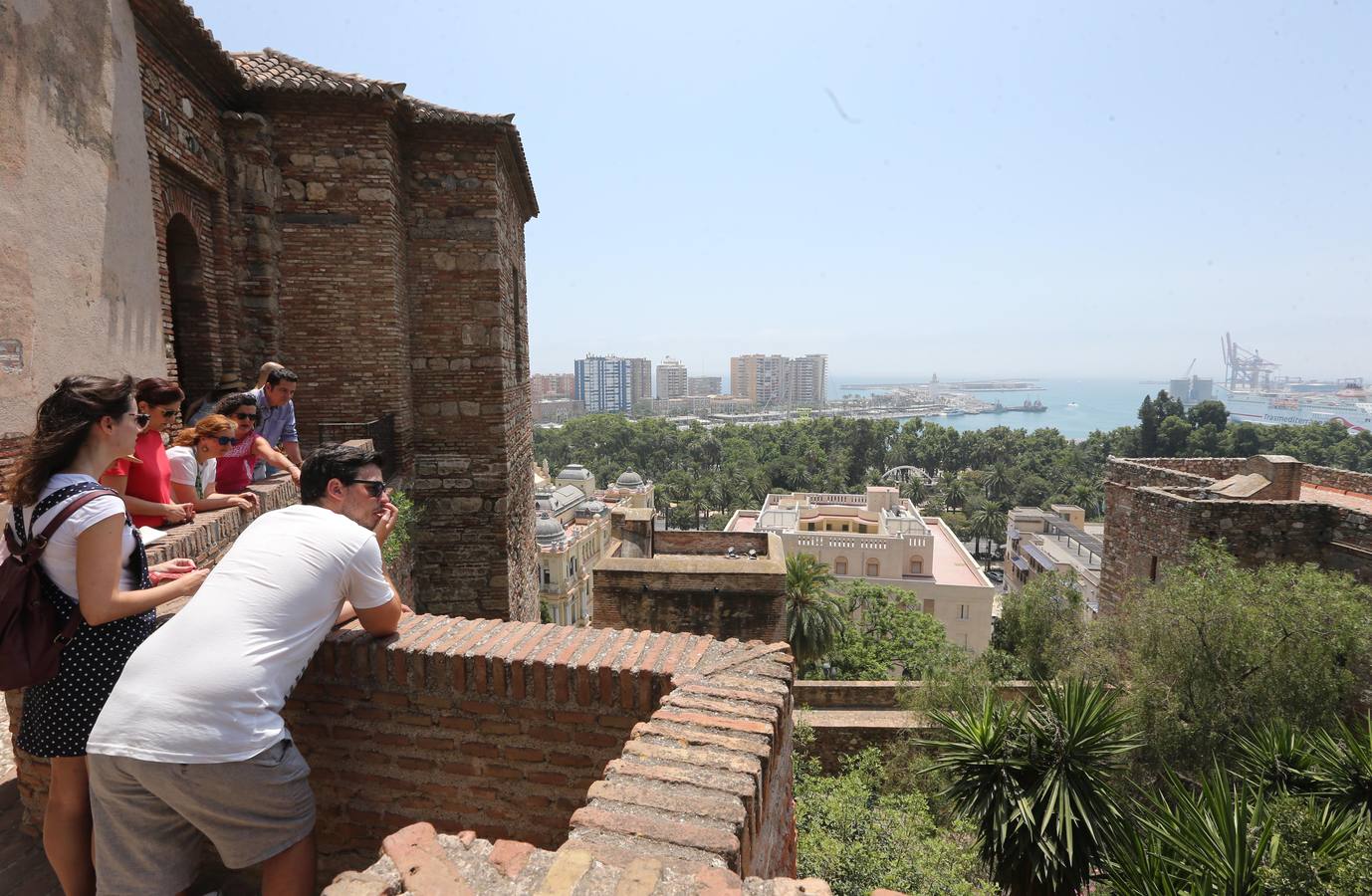 La Alcazaba, que domina la montaña desde la que se divisan todos los puntos cardinales, registró su año récord de visitas en 2018, con un total de 1.194.740 personas, un espectacular 16% más que en 2017