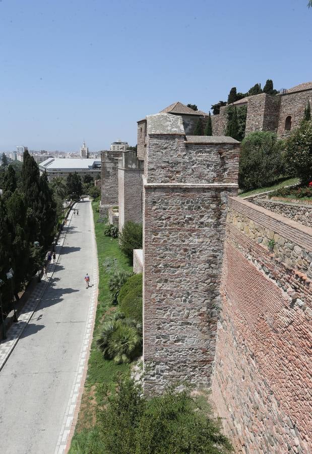 La Alcazaba, que domina la montaña desde la que se divisan todos los puntos cardinales, registró su año récord de visitas en 2018, con un total de 1.194.740 personas, un espectacular 16% más que en 2017