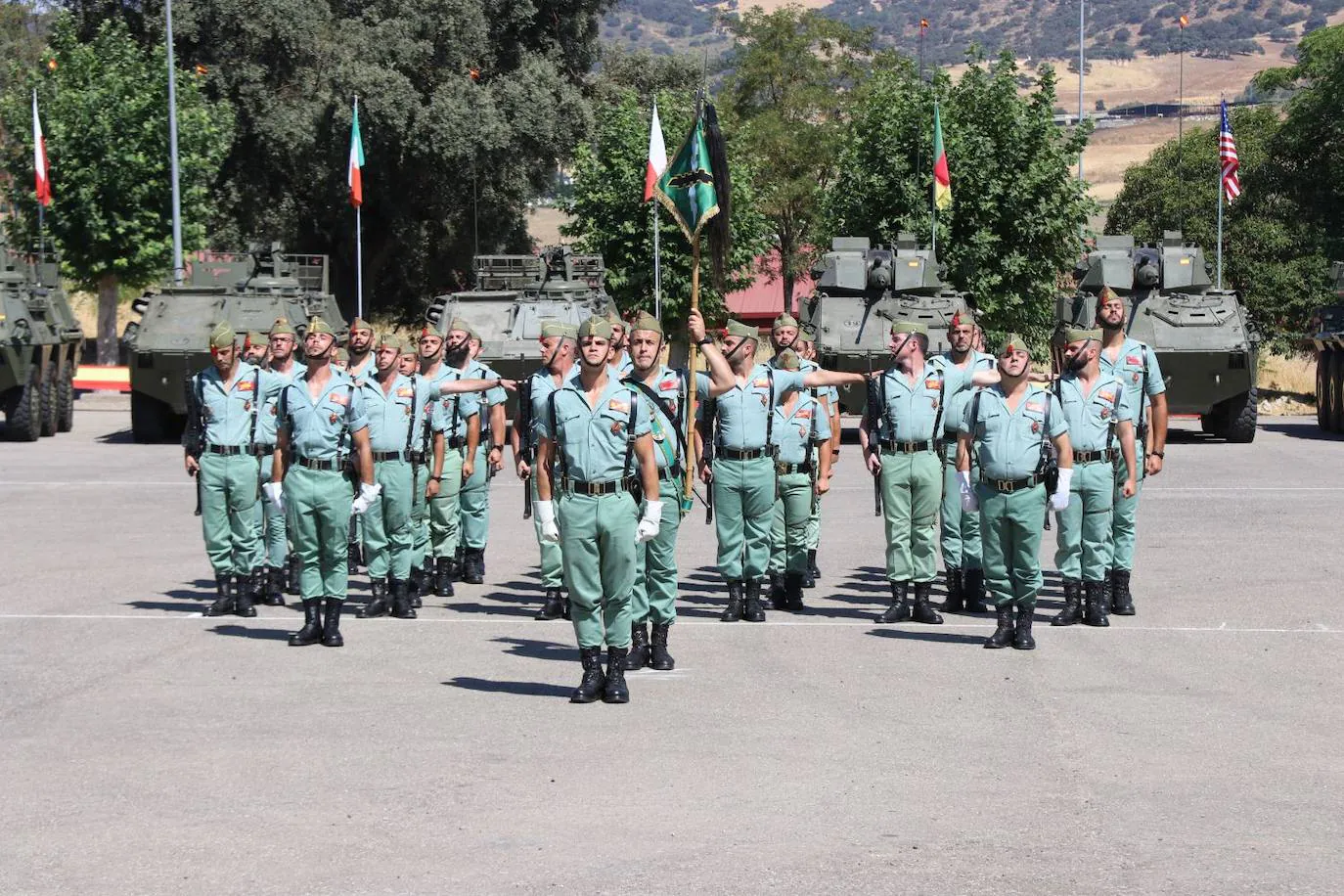 Se han entregado condecoraciones y los premio Capitán Sánchez Tirado y se ha puesto la corbata al guión del grupo de Caballería por su participación en la última operación en Mali.