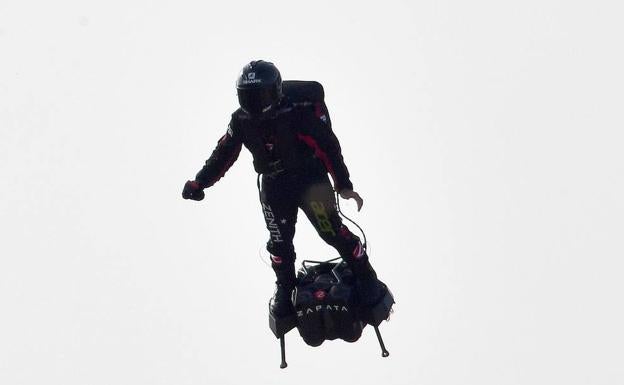 Zapata, en pleno vuelo.