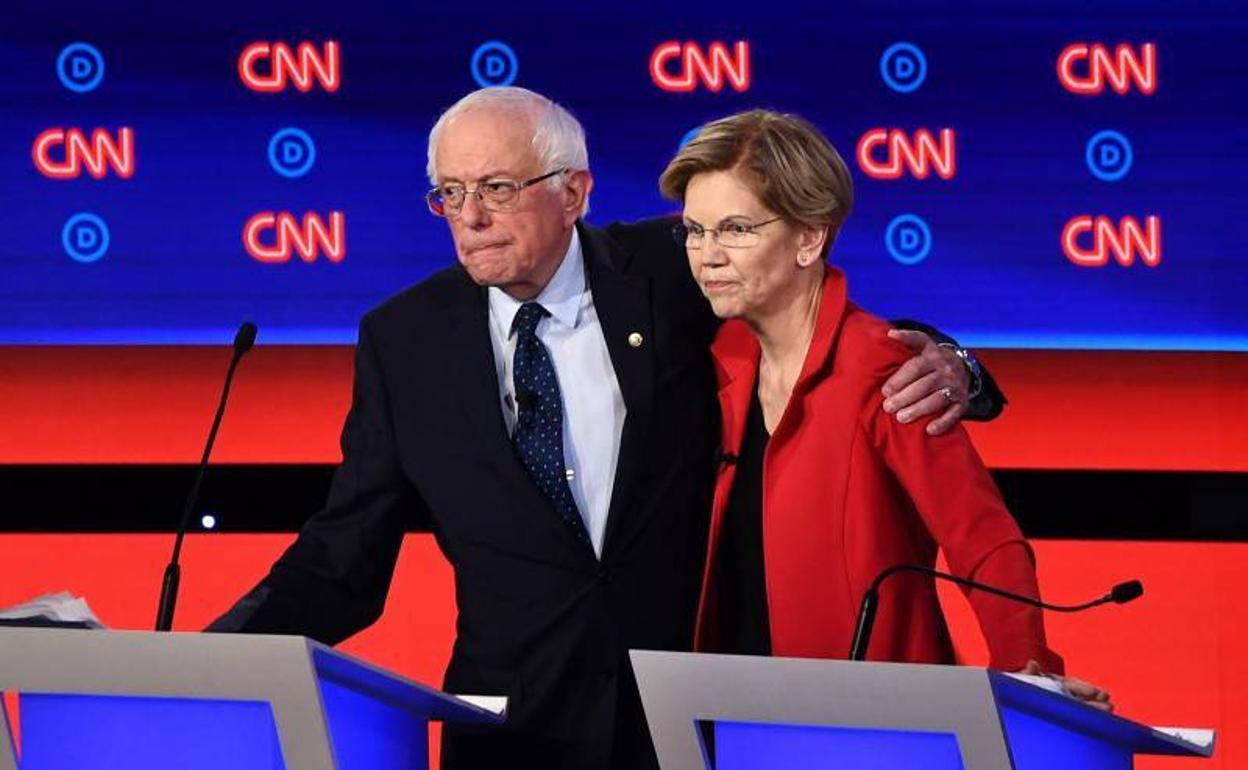 Los senadores Bernie Sanders y Elizabeth Warren.