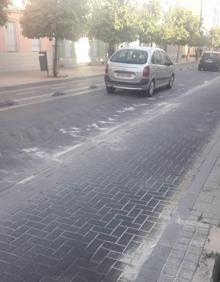 Imagen secundaria 2 - Comercios del interior de Vialia. Hoyos en la carretera. Deterioros sobre la calzada.