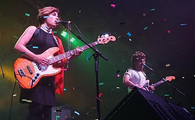 Imagen principal - Triángulo de Amor Bizzarro y El Último Vecino