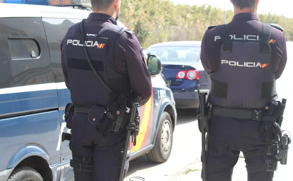 Detenido un conductor de VTC por fingir un secuestro para ocultar que se gastó la recaudación en una orgía en un club de Fuengirola