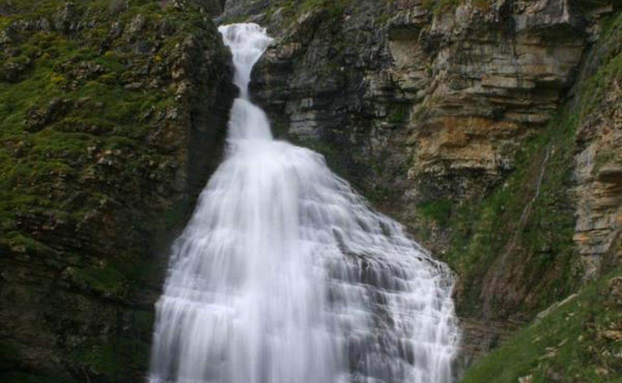 Cascada Cola de caballo en el Parque nacional de Ordesa, Huesca