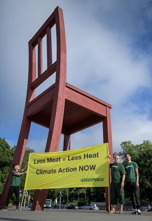 El Panel Intergubernamental para el Cambio Climático (IPCC) de la ONU ha presentado en Ginebra el informe científico más completo sobre el calentamiento global. El IPCC apunta a que hacen falta cambios profundos en sectores como el de la producción de alimentos mundial y la gestión de los suelos, entre otros aspectos, para así salvar el planeta.