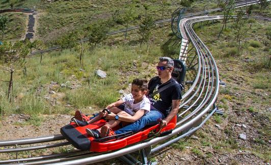 Parque de atracciones infantiles situado en la parte final de la pista del Río.