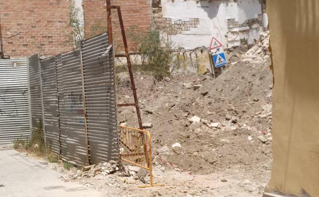 Solar de la calle Rosal Blanco en el que se ejecuta la ampliación del Museo Jorge Rando. 