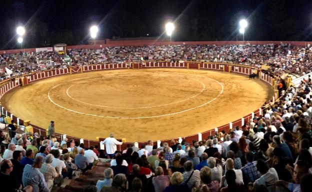 Aspecto que presentaba anoche la plaza de Fuengirola.