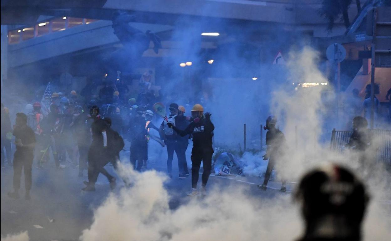Disturbios en el décimo fin de semana consecutivo de protestas en Hong Kong.