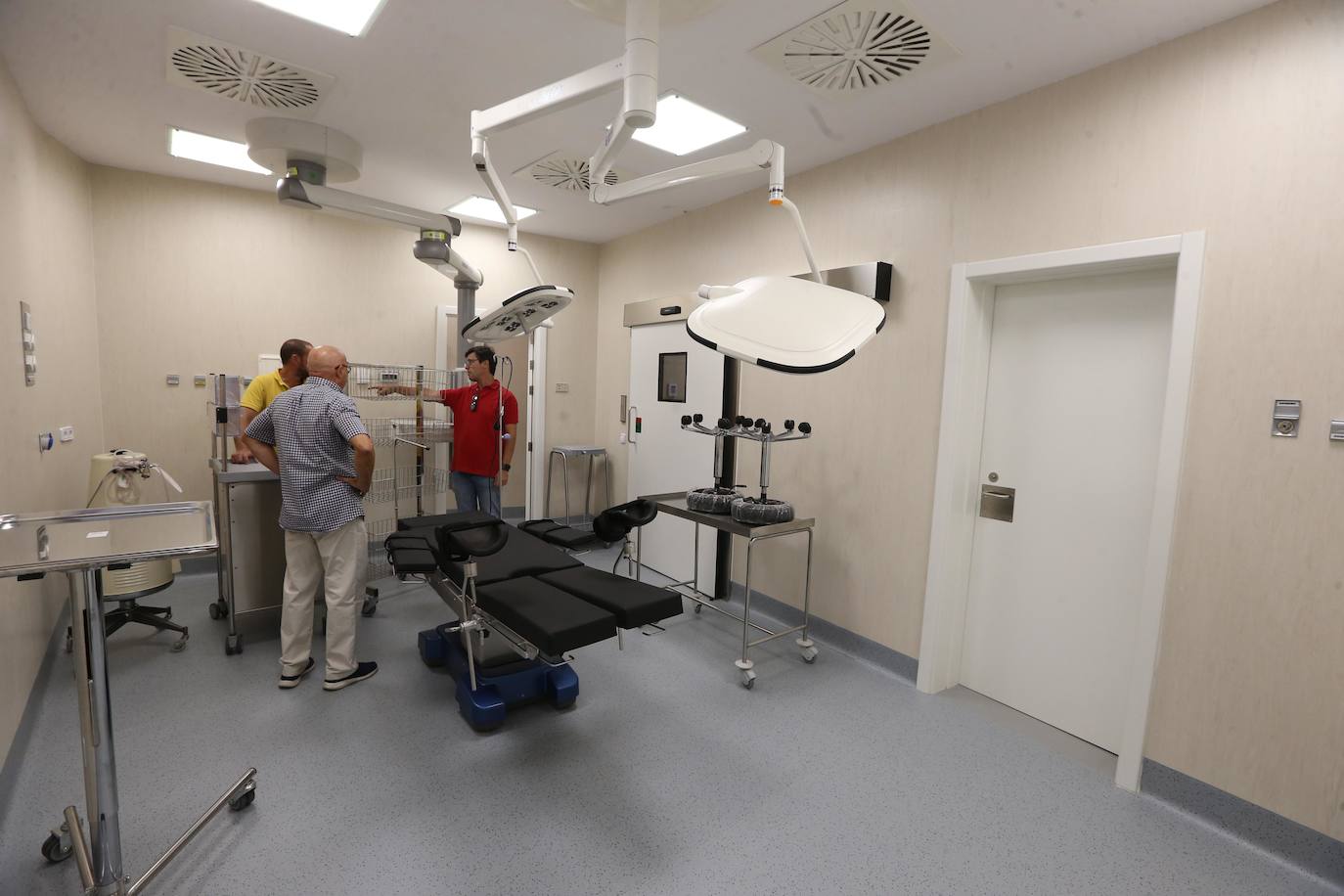 Los malagueños podrán contemplar y disfrutar desde este miércoles la nueva imagen de la plaza de toros de La Malagueta tras el proceso de rehabilitación al que ha sido sometida en el último año por la propietaria de la plaza de toros de la capital, la Diputación de Málaga, y donde se han invertido cinco millones de euros. Una operación diseñada por los arquitectos Manuel Rodríguez, Borja Peñalosa y Rafael Salas 