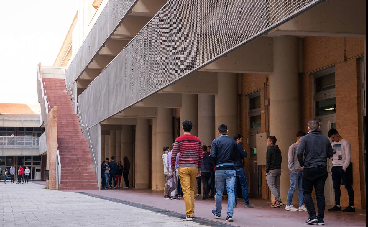 Escuelas de Informática y Telecomunicación. 