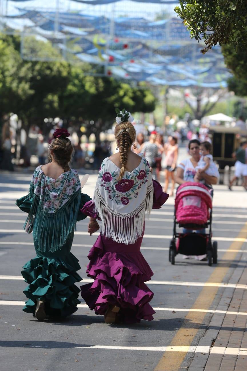 Las mejores imágenes de la jornada del viernes 16 de la Feria de Málaga. Ambiente de la primera noche en el Real