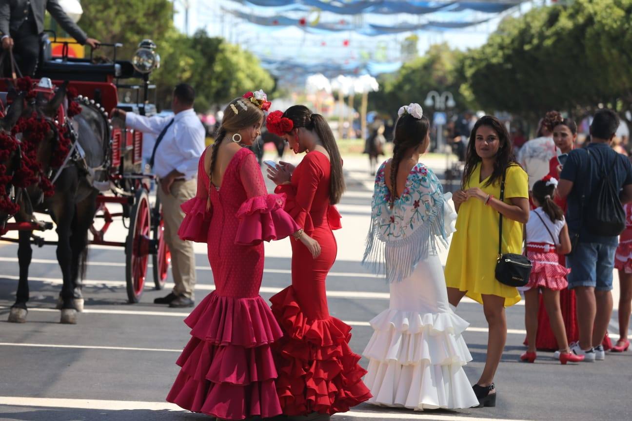 Las mejores imágenes de la jornada del viernes 16 de la Feria de Málaga. Ambiente de la primera noche en el Real