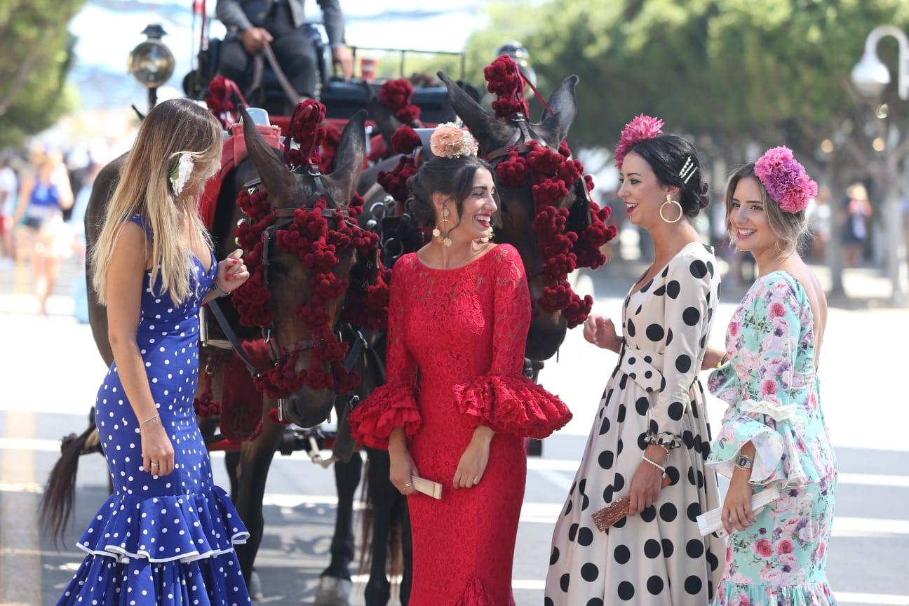 Las mejores imágenes de la jornada del viernes 16 de la Feria de Málaga. Ambiente de la primera noche en el Real