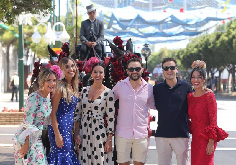 Las mejores imágenes de la jornada del viernes 16 de la Feria de Málaga. Ambiente de la primera noche en el Real