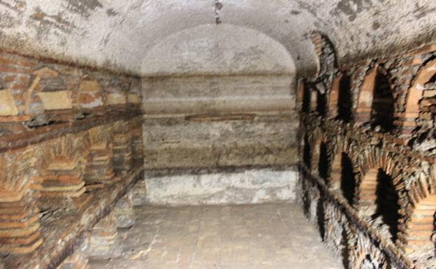 Cripta en la iglesia de Santiago.