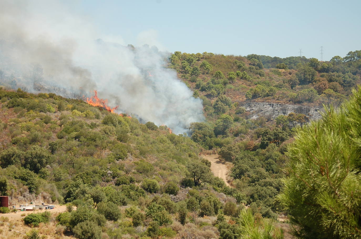 El fuego se originó en el paraje de Peñas Blancas. 