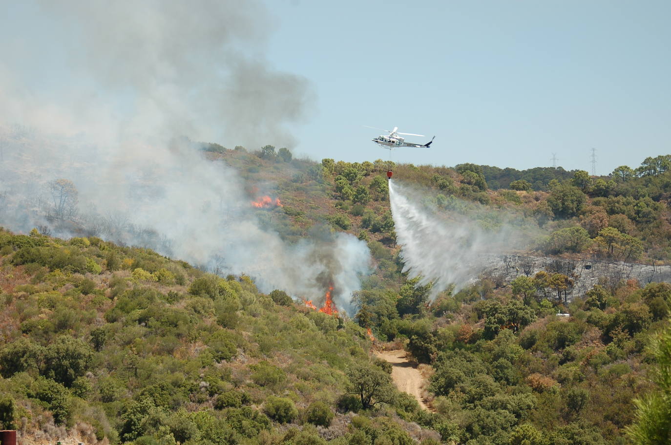 El fuego se originó en el paraje de Peñas Blancas. 