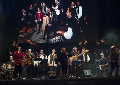 Imagen secundaria 1 - Pascual González y Cantores de Híspalis hacen que a Málaga &#039;No le falte de na&#039;