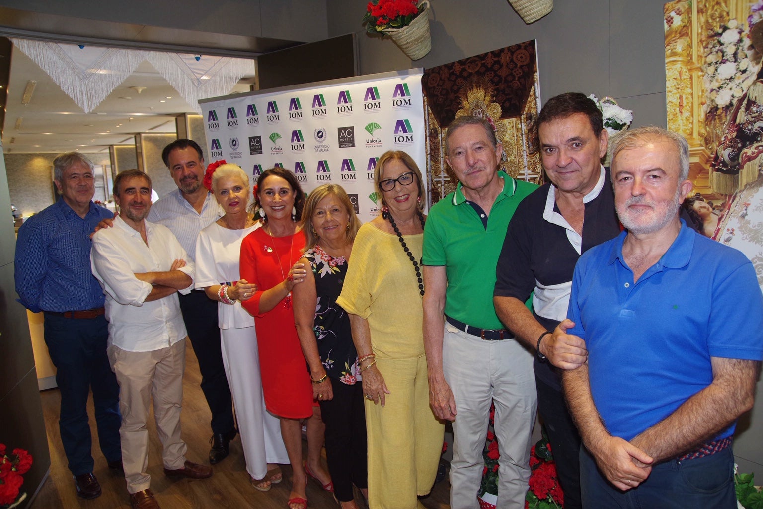 Junta directiva de Aiom con Carlos Álvarez, Adelaida de la Calle y Juan A. Astorga en la tradicional comida benéfica de la asociación que reunió a 300 personas en el AC Málaga palacio.