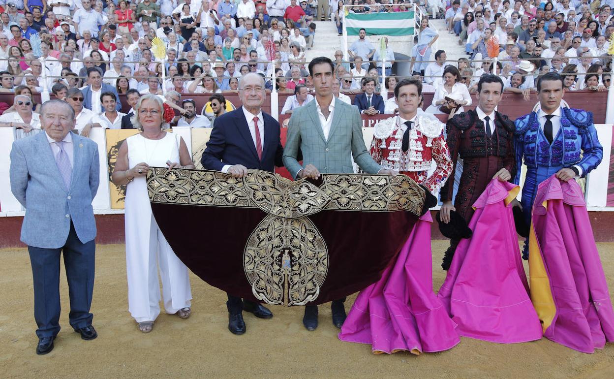 Entrega del Capote de Paseo a Fortes. 