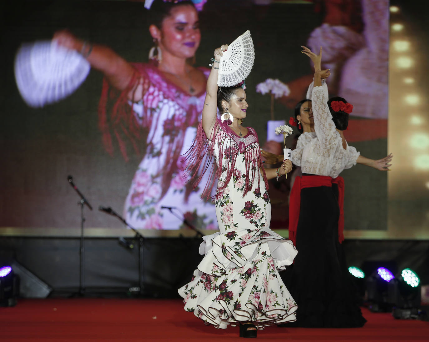 Un total de 32 chicas y los 16 chicos participaron en la gala presentada por Rocío Alba y Pepelu Ramos y que contó con la actuación de Virginia Gámez.