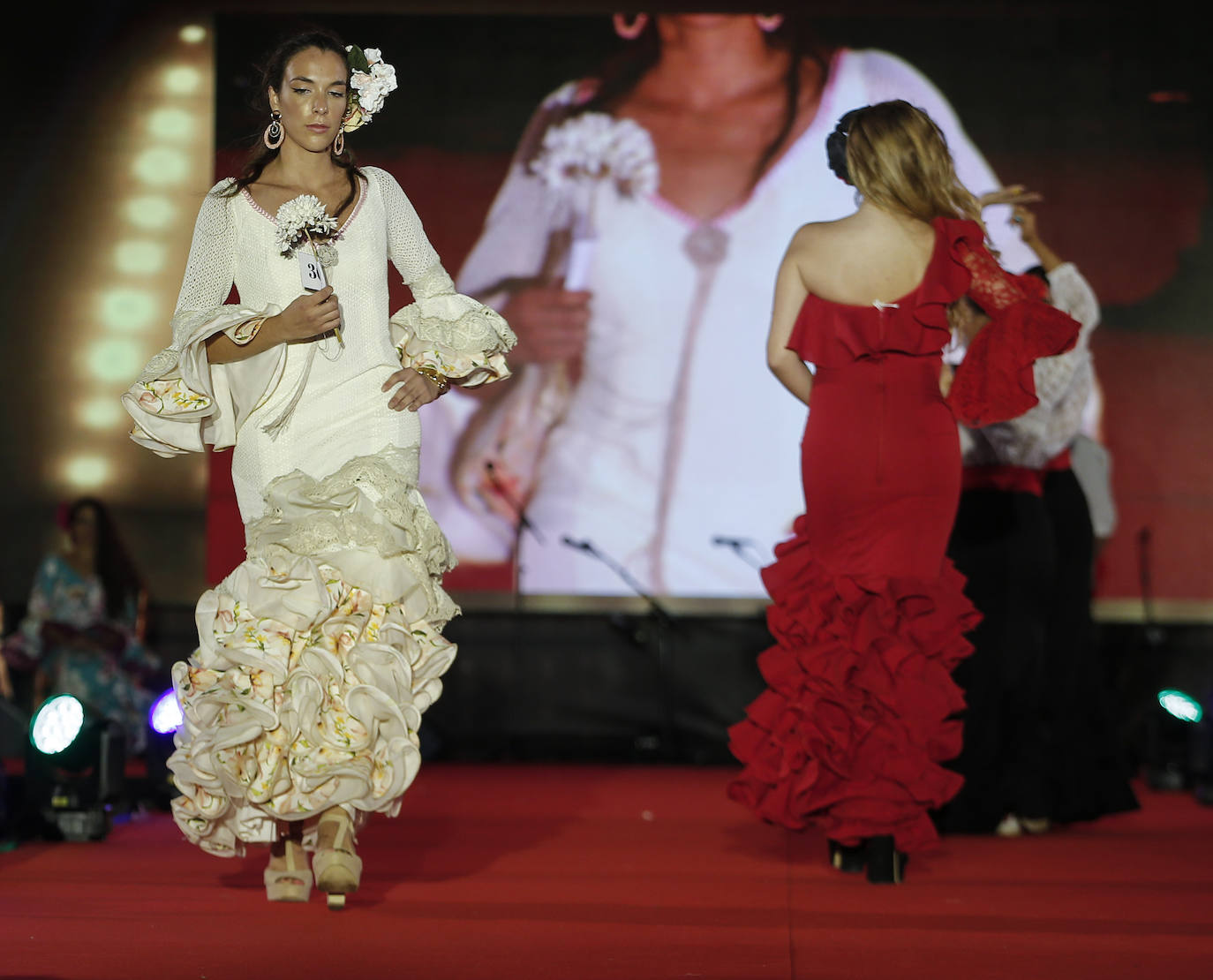 Un total de 32 chicas y los 16 chicos participaron en la gala presentada por Rocío Alba y Pepelu Ramos y que contó con la actuación de Virginia Gámez.