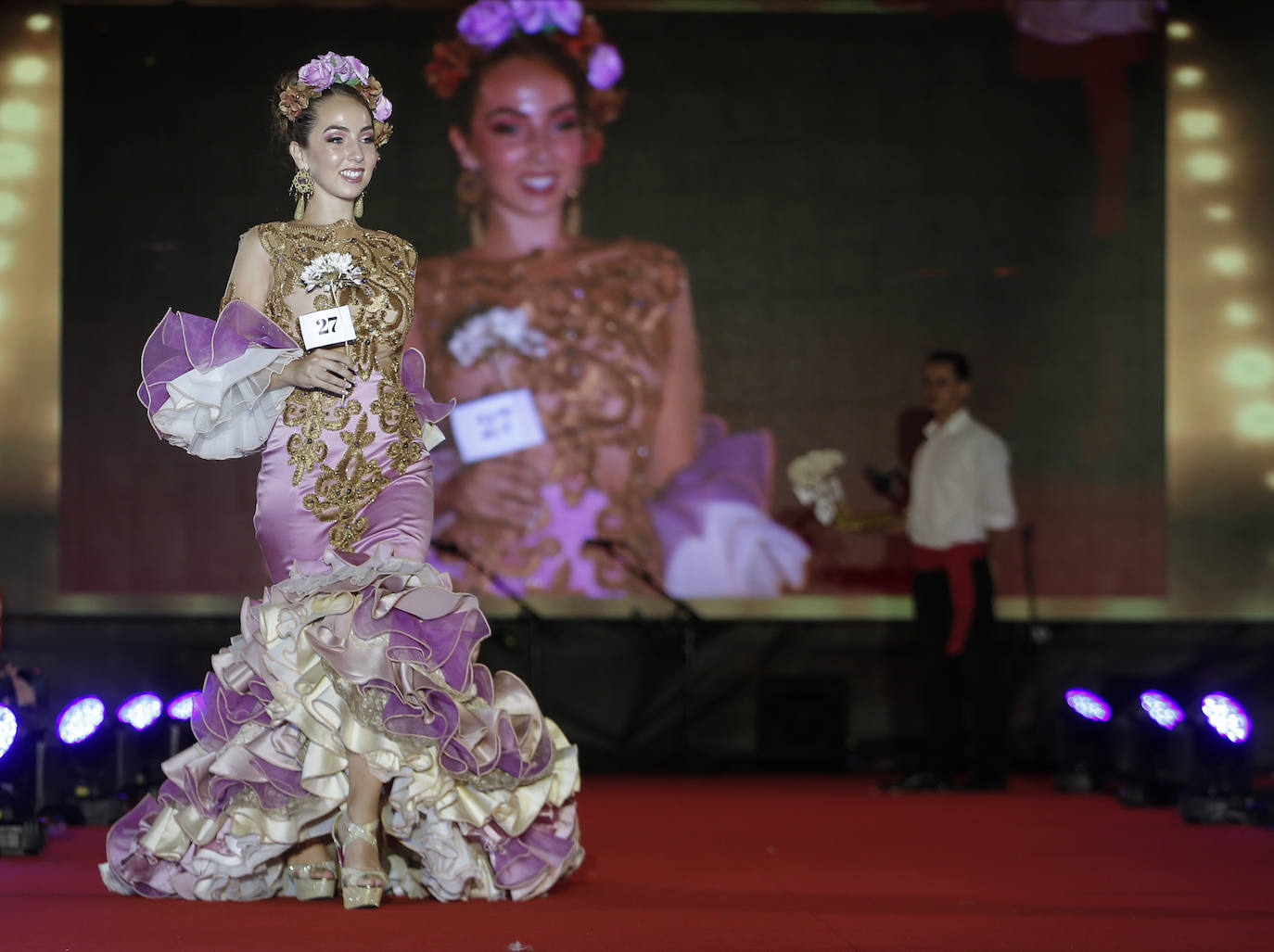 Un total de 32 chicas y los 16 chicos participaron en la gala presentada por Rocío Alba y Pepelu Ramos y que contó con la actuación de Virginia Gámez.