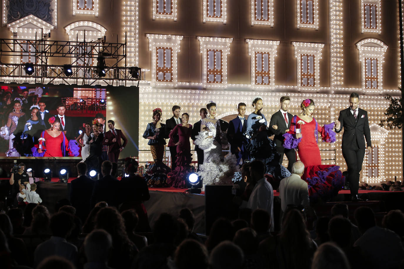 Un total de 32 chicas y los 16 chicos participaron en la gala presentada por Rocío Alba y Pepelu Ramos y que contó con la actuación de Virginia Gámez.