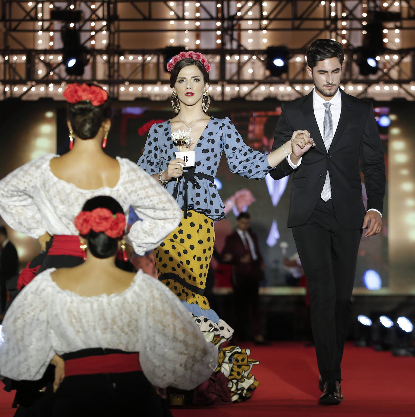 Un total de 32 chicas y los 16 chicos participaron en la gala presentada por Rocío Alba y Pepelu Ramos y que contó con la actuación de Virginia Gámez.