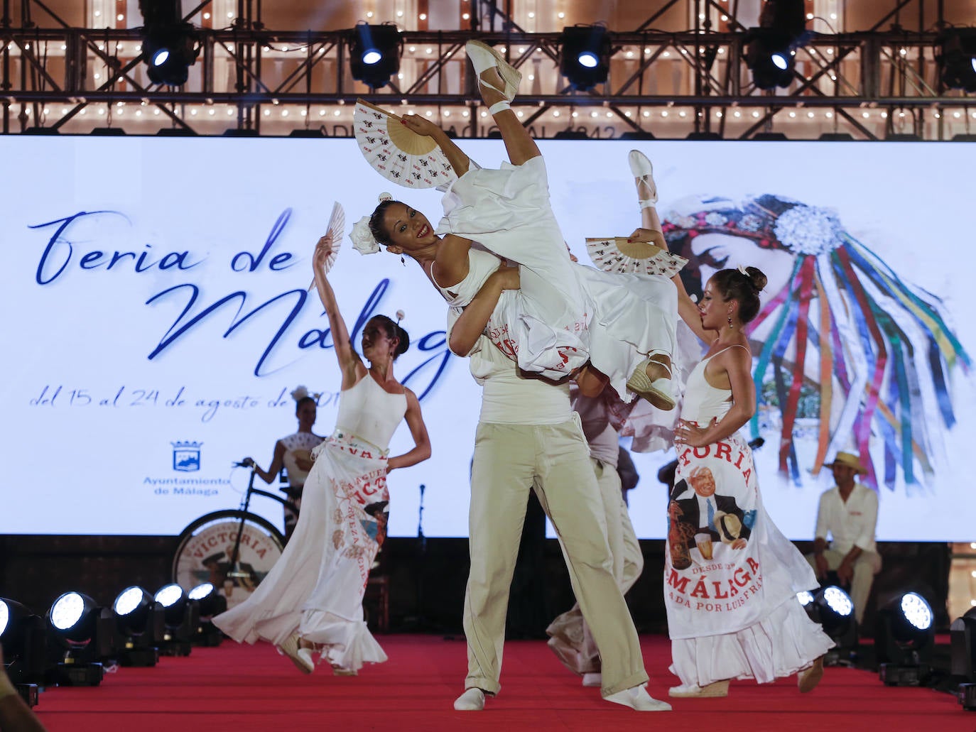 Un total de 32 chicas y los 16 chicos participaron en la gala presentada por Rocío Alba y Pepelu Ramos y que contó con la actuación de Virginia Gámez.