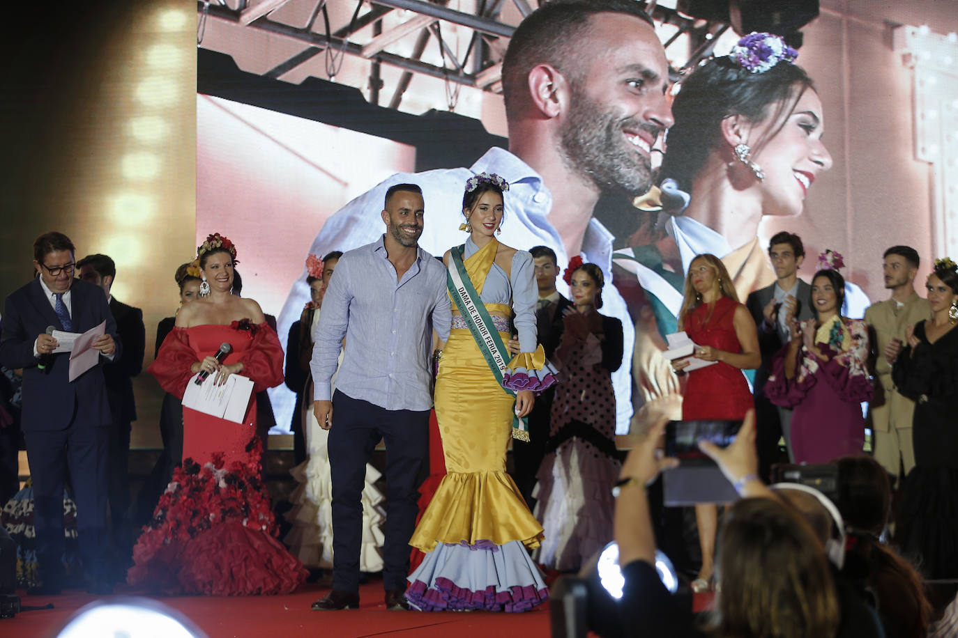 Un total de 32 chicas y los 16 chicos participaron en la gala presentada por Rocío Alba y Pepelu Ramos y que contó con la actuación de Virginia Gámez.