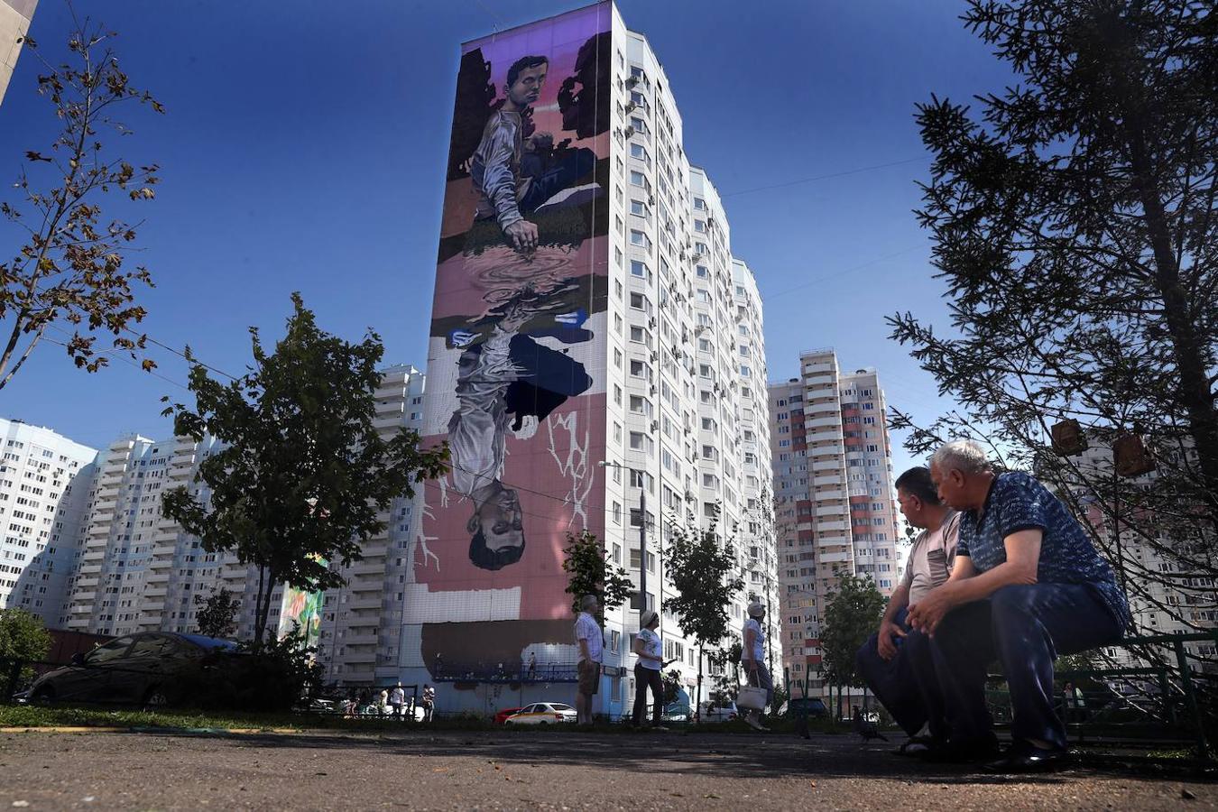 Una vista de graffiti en el distrito en Odintsovo, cerca de Moscú, Rusia. Durante el Festival Mofogénesis Urbana en Moscú participan 60 artistas de más de 20 países.