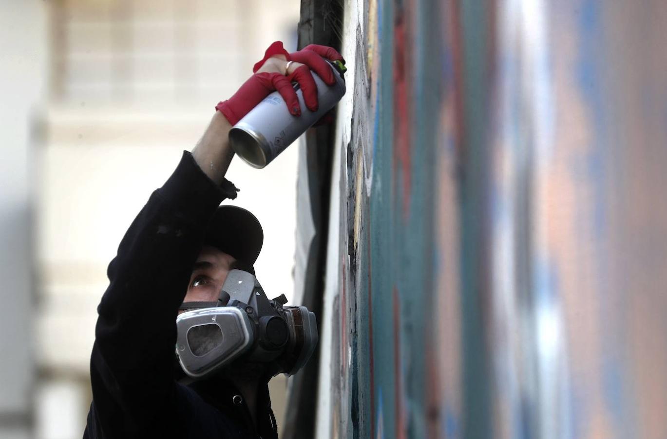 Una vista de graffiti en el distrito en Odintsovo, cerca de Moscú, Rusia. Durante el Festival Mofogénesis Urbana en Moscú participan 60 artistas de más de 20 países.