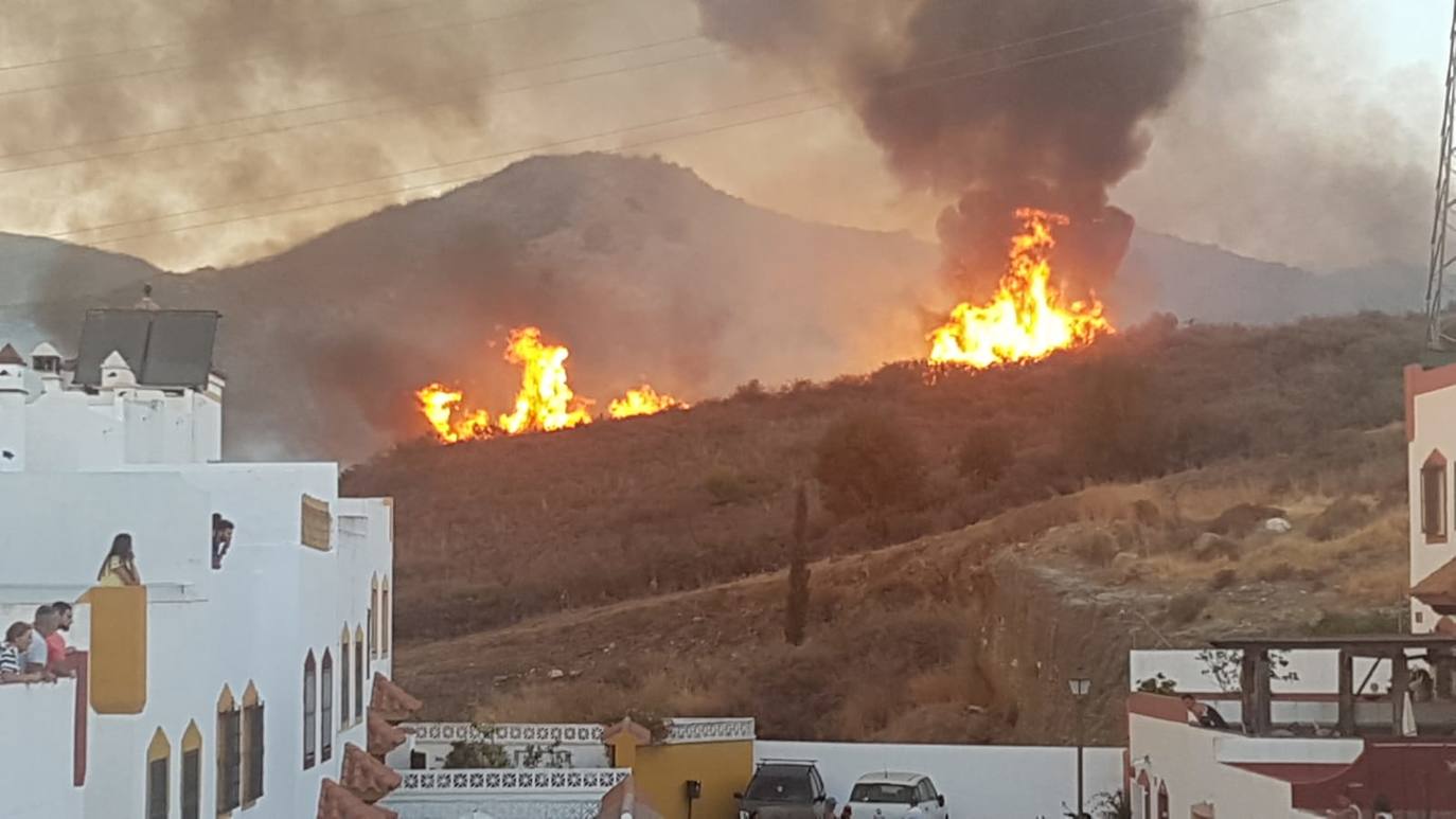 El fuego se originó en la zona conocida como Altos de Marbella. 