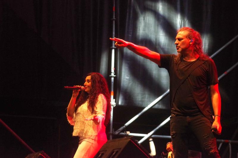 Unas 9.000 personas se congregaron en el Auditorio Municipal para ver al dúo que llegaba a Málaga con 'Rebobinado'. Antes de la actuación del grupo, amenizó la velada el humorista malagueño El Morta.